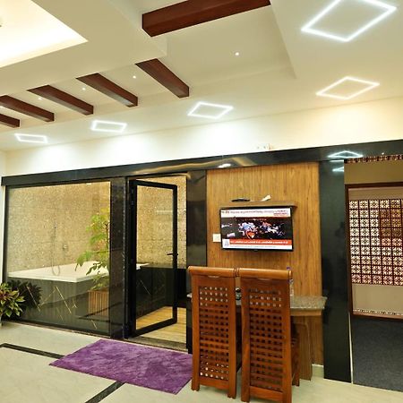 Hotel Krishnakripa Premium Residency Kochi Esterno foto