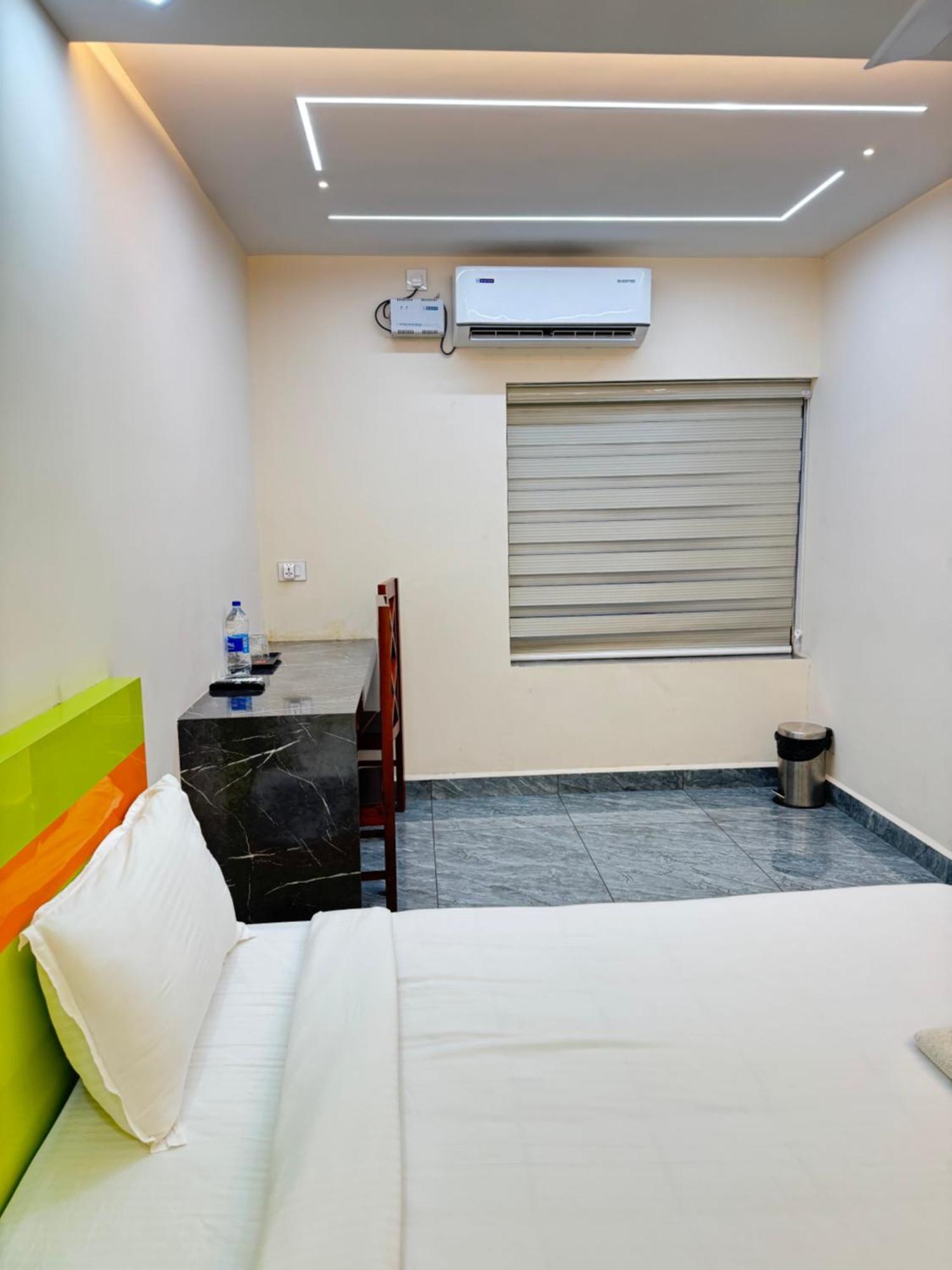Hotel Krishnakripa Premium Residency Kochi Esterno foto
