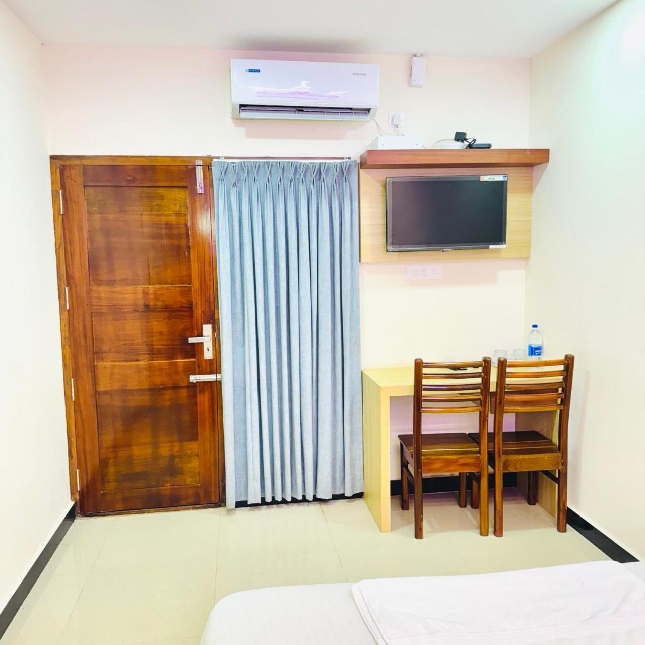 Hotel Krishnakripa Premium Residency Kochi Esterno foto