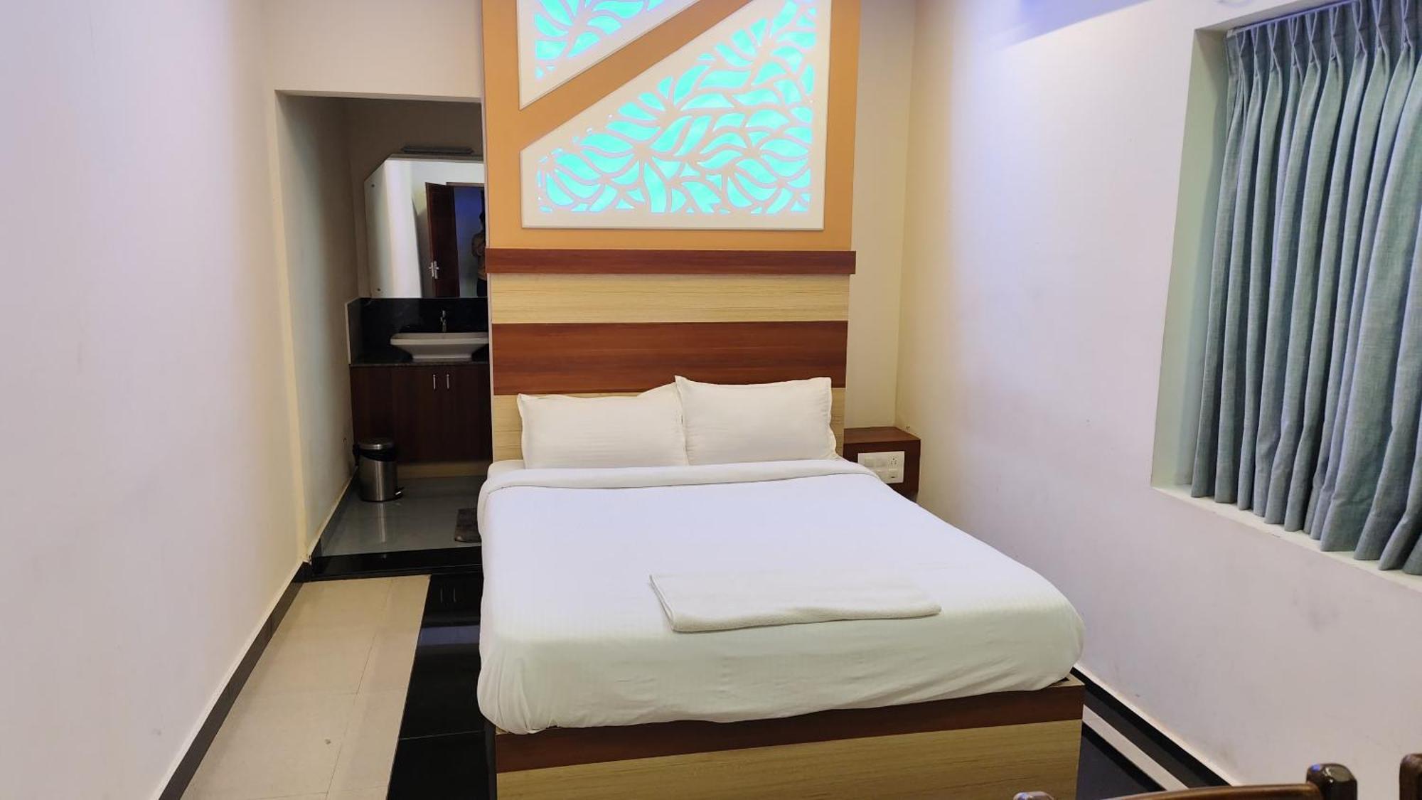 Hotel Krishnakripa Premium Residency Kochi Esterno foto